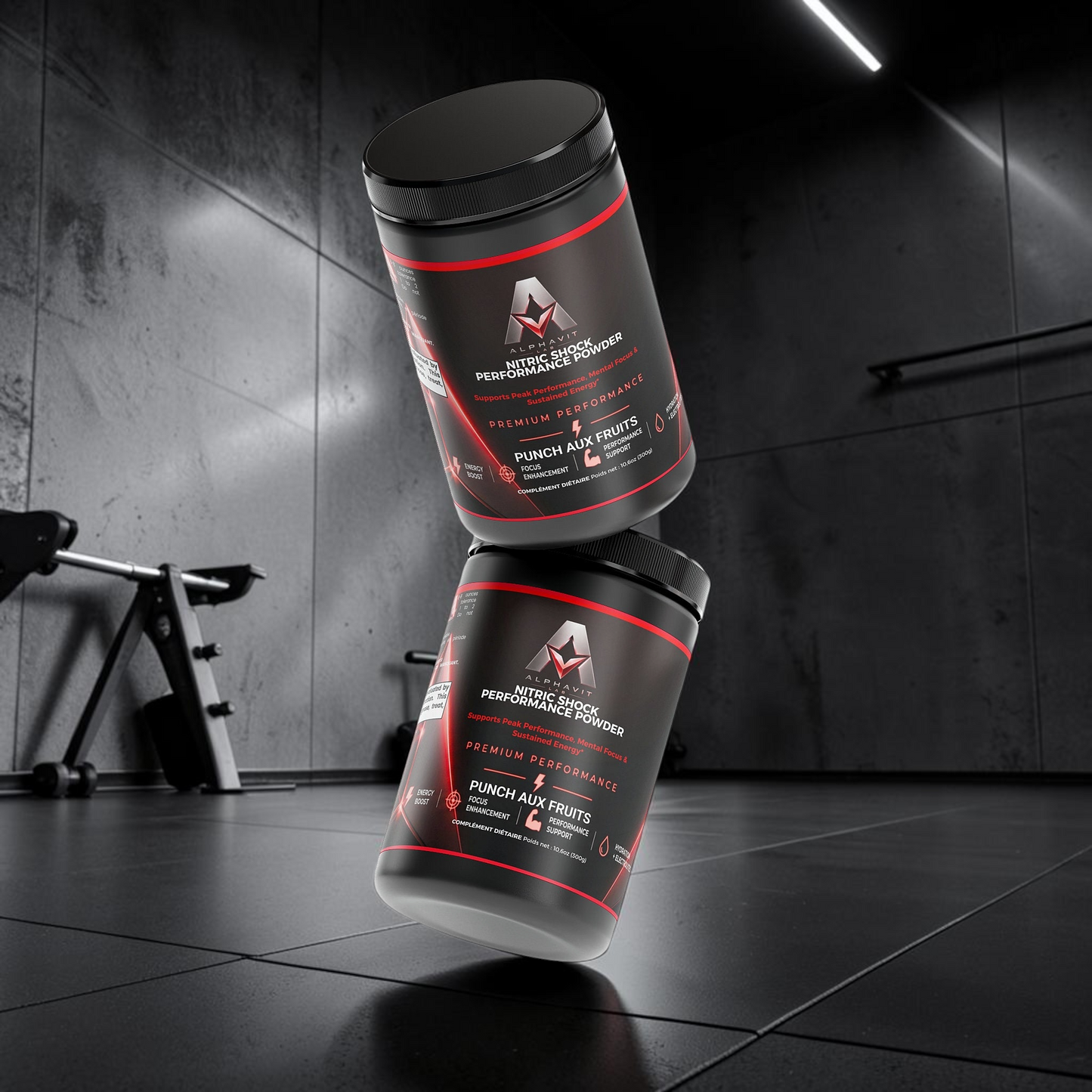 Deux contenants de poudre pré-entraînement AlphaVIT Nitric Shock saveur punch aux fruits sur fond blanc.