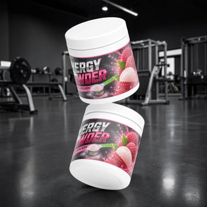 Deux pots de poudre énergisante AlphaVIT saveur litchi flottant sur fond blanc avec illustration de fruits frais.
